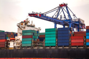 Gel de silice pour transport et container, utilisé pour protéger les marchandises et colis contre l'humidité. Ce gel de silice absorbe efficacement l'humidité à l'intérieur des conteneurs, prévenant la condensation, la corrosion et la détérioration des produits lors du stockage et de l'expédition.