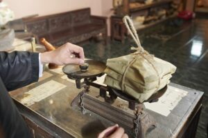 Gel de silice en sachets et en vrac, une solution efficace pour absorber l'humidité, protéger les objets précieux et préserver les matériaux sensibles dans divers environnements.