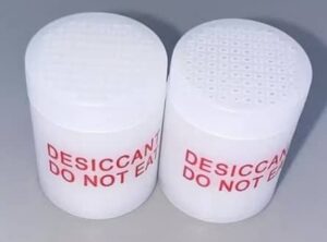 Les capsules déshydratantes en tamis moléculaire sont particulièrement adaptées aux applications sensibles, car elles offrent une absorption rapide et efficace de l’humidité, même dans des conditions extrêmes. Elles sont couramment utilisées dans l’aéronautique et l’optique de précision.