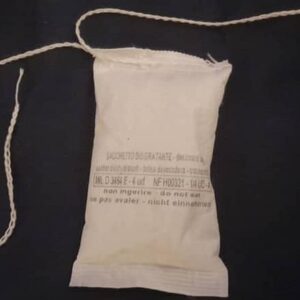 Le sachet déshydratant avec ficelle, rempli d’argile bentonite, permet d’absorber efficacement l’humidité dans les espaces confinés. Idéal pour le séchage des cuves IBC, des réservoirs et des conteneurs, il se suspend facilement grâce à sa ficelle intégrée, garantissant une évacuation rapide de l’humidité sans contact direct avec les parois. Optez pour une protection deshydratante anti-humidité efficace et naturelle