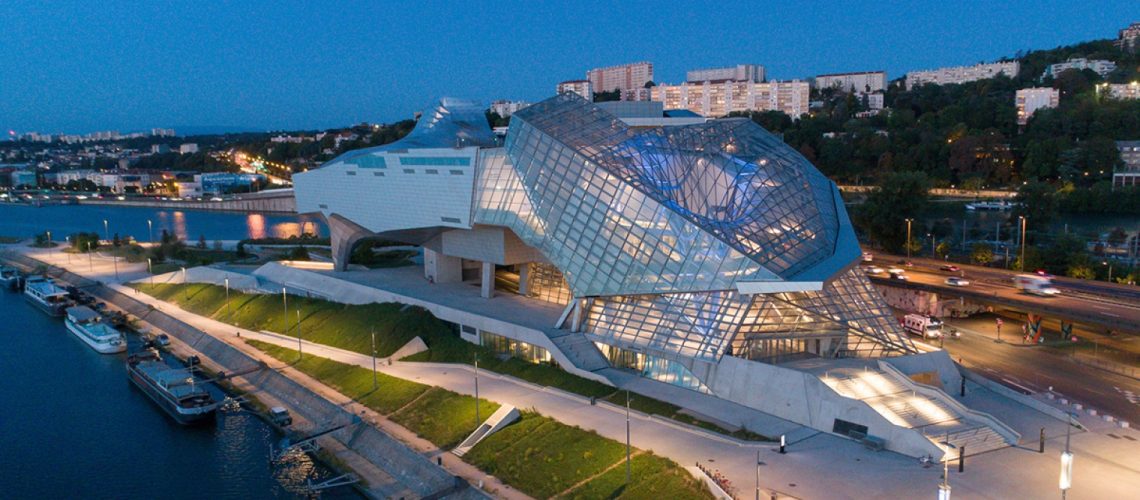 Gel de silice utilisé pour protéger les collections du Musée des Confluences contre l'humidité, garantissant la conservation des œuvres d'art, artefacts historiques et archives précieuses dans un environnement optimal.